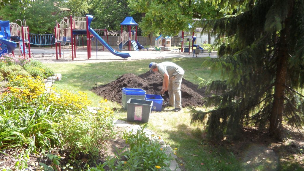 Joe Mihevc gets compost from Ben Nobleman Park